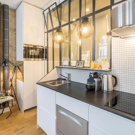 Happy - Marais Studio *